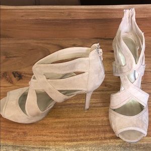 Christian Siriano Jassica Crisscut heel